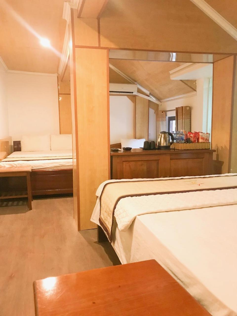 Vinh Gia Airport Lakeview Hostel Hanoi Bagian luar foto
