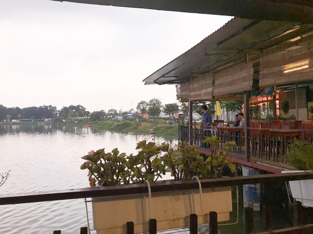 Vinh Gia Airport Lakeview Hostel Hanoi Bagian luar foto