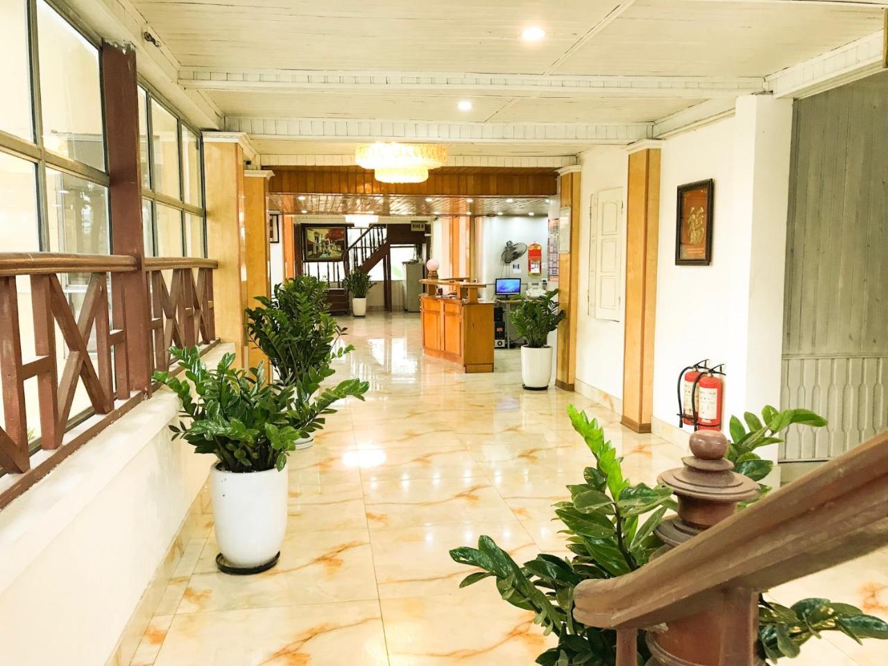 Vinh Gia Airport Lakeview Hostel Hanoi Bagian luar foto