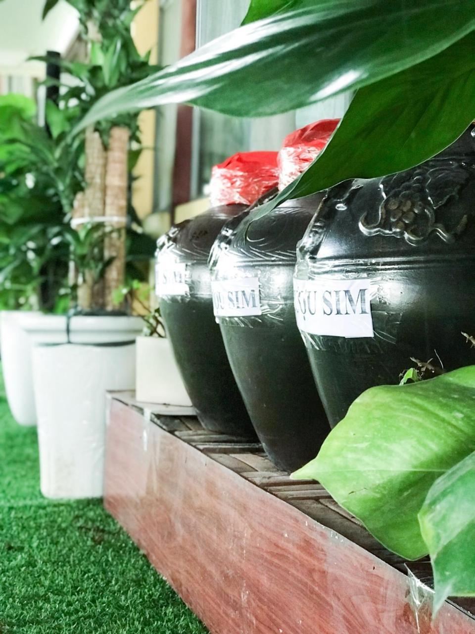 Vinh Gia Airport Lakeview Hostel Hanoi Bagian luar foto