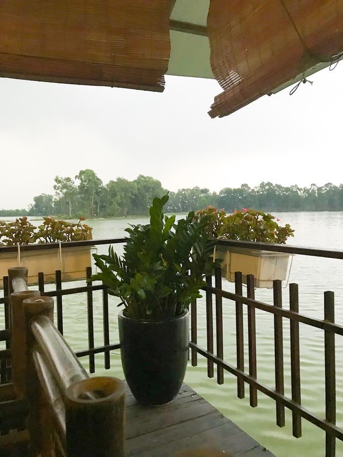 Vinh Gia Airport Lakeview Hostel Hanoi Bagian luar foto