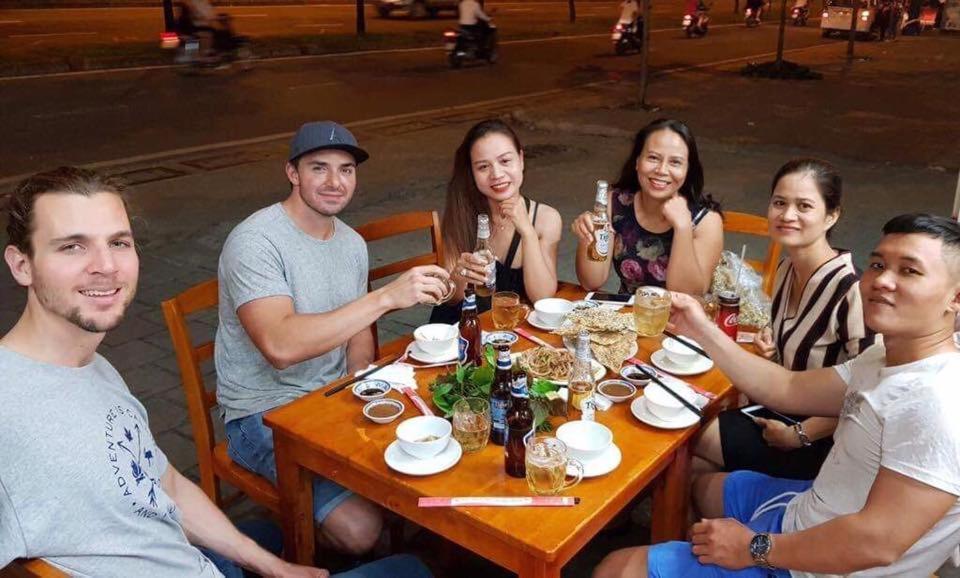 Vinh Gia Airport Lakeview Hostel Hanoi Bagian luar foto