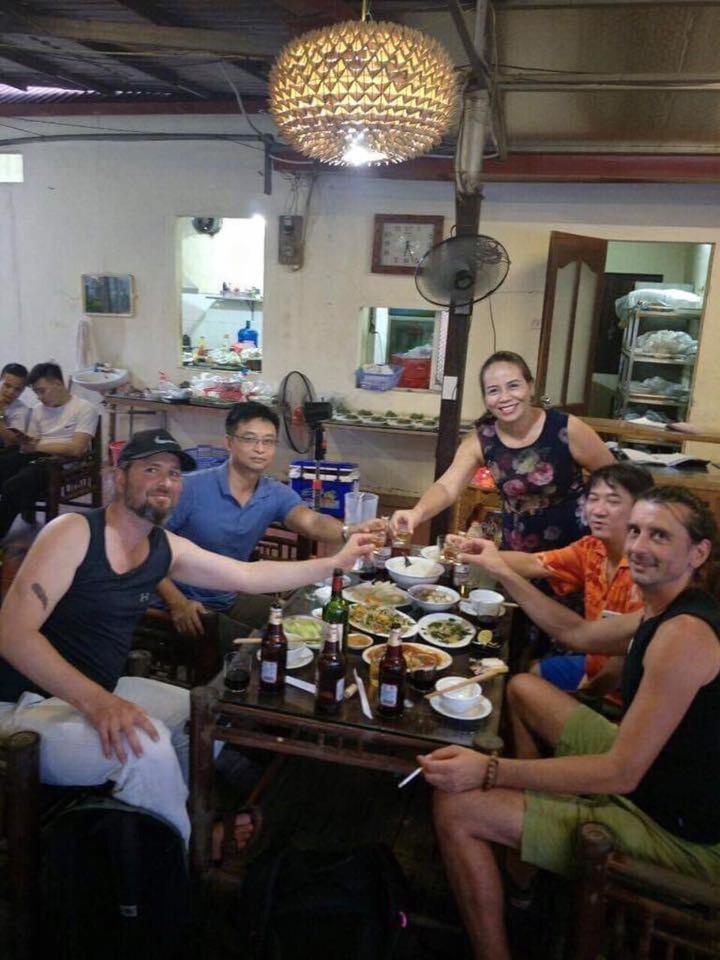 Vinh Gia Airport Lakeview Hostel Hanoi Bagian luar foto